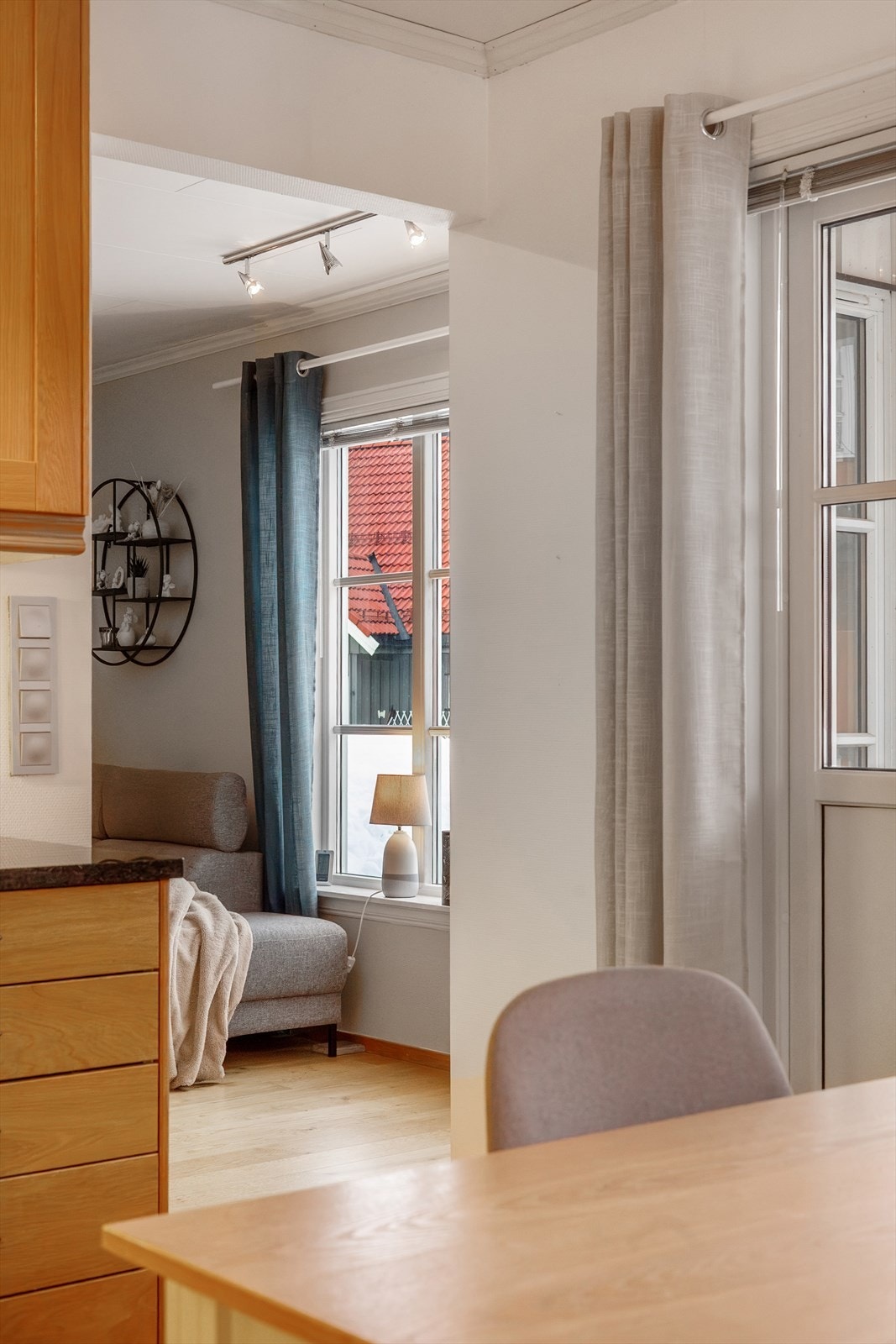 Fra kjøkken mot stue. Galleribilde