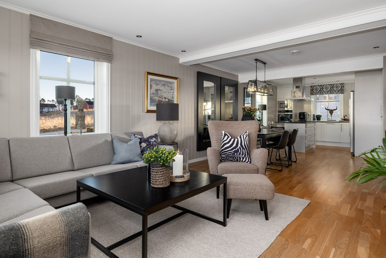 Stue mot kjøkken Galleribilde