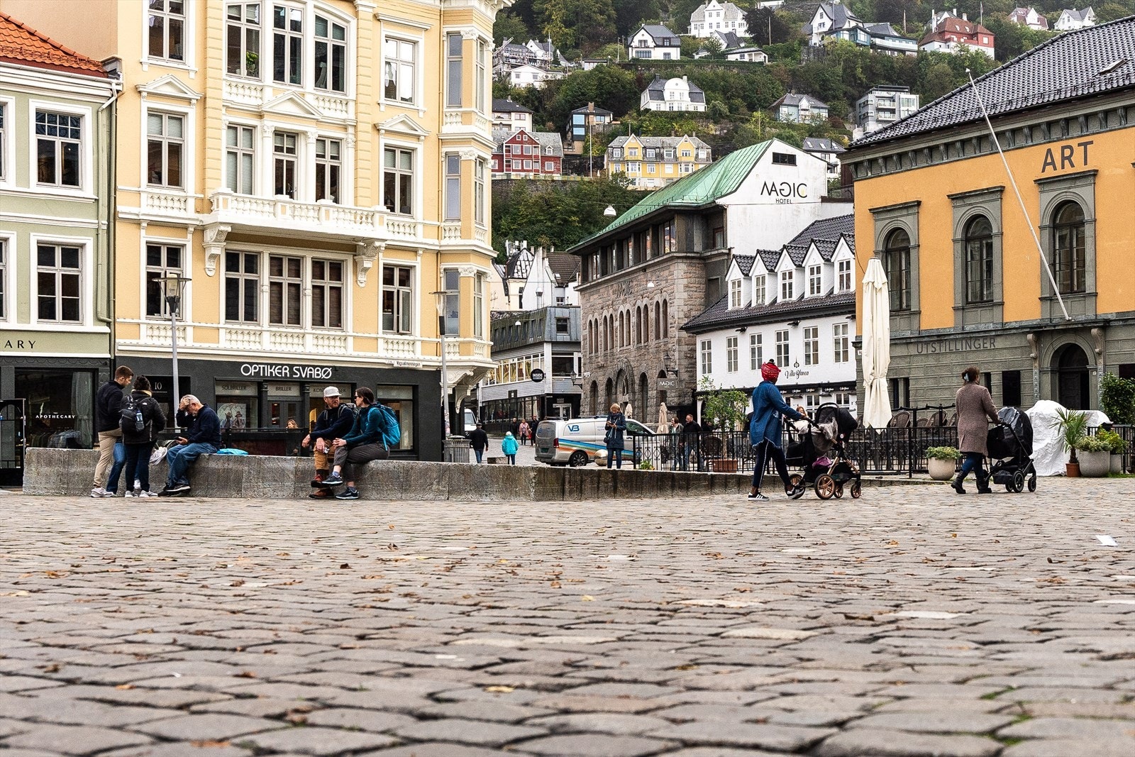 På få minutter til fots er du midt i byens hovedpulsåre, med kaféer, butikker og et bredt utvalg av kulturopplevelser. Galleribilde