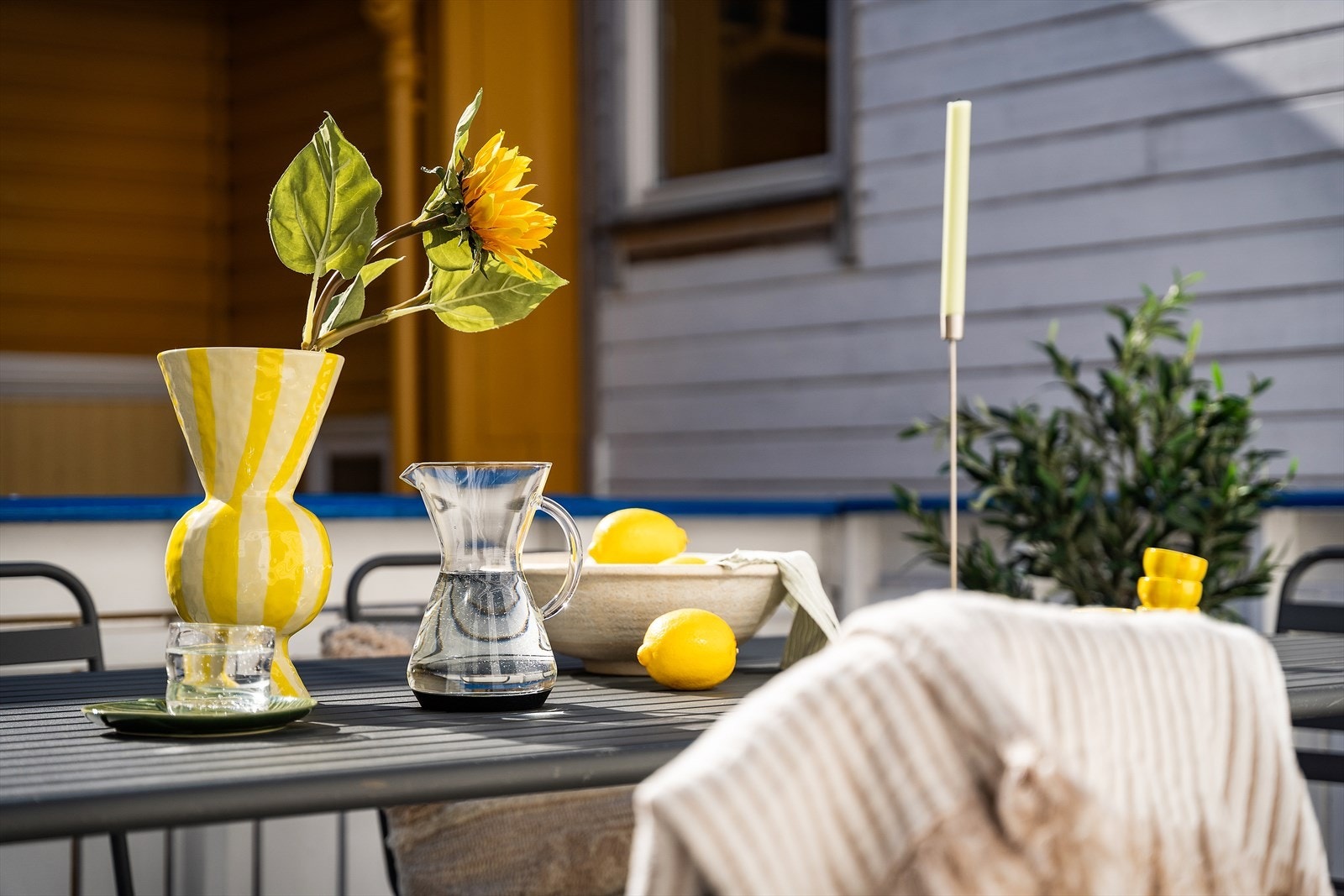 Stemningsfull sone for morgenkaffen eller en rolig kveld ute. Galleribilde