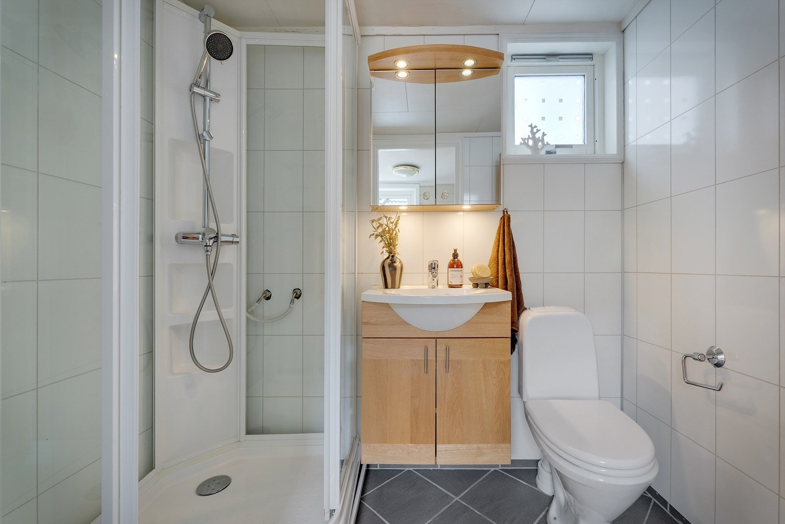 Et godt tilskudd for familien eller ved besøk, plassert sentralt i 2. etg. Galleribilde