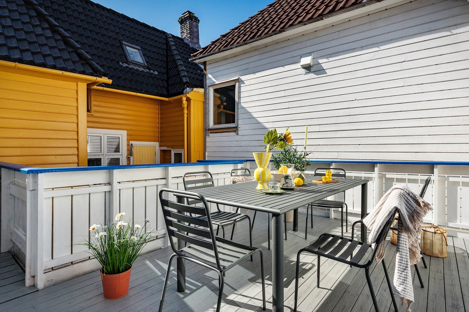 Boligen byr på en solrik balkong Galleribilde