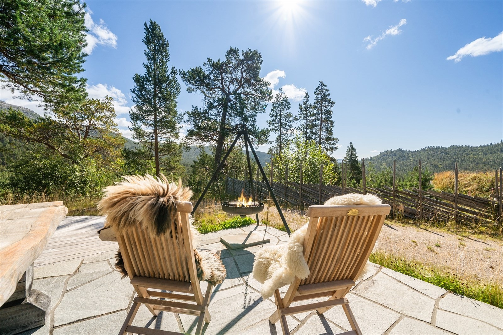 Fantastisk utsikt fra uteplass - Syd og vestvendt. Galleribilde