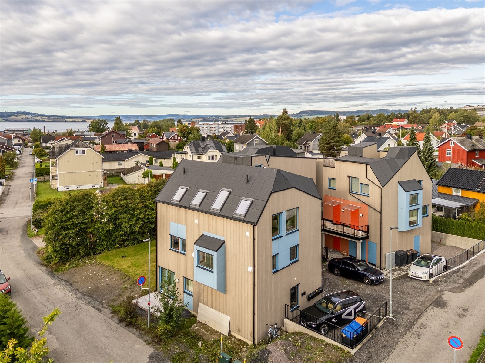 Nygata 37 ligger i Briskebyen, som er et sentralt og attraktivt boligområde i Hamar med kun ca. 10 min gange til Hamar sentrum Galleribilde