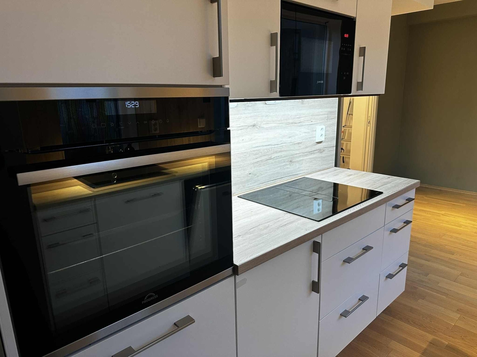 Privat bilde. Micro, stekeovn og induksjonsovn med ventilator. Galleribilde