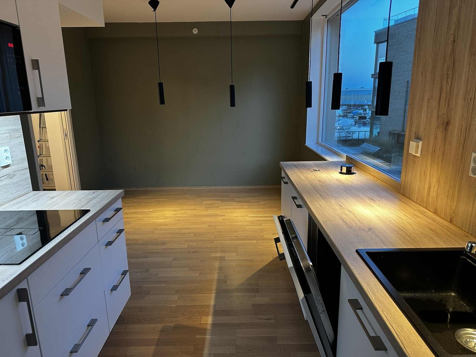 Privat bilde uten møbler. Galleribilde