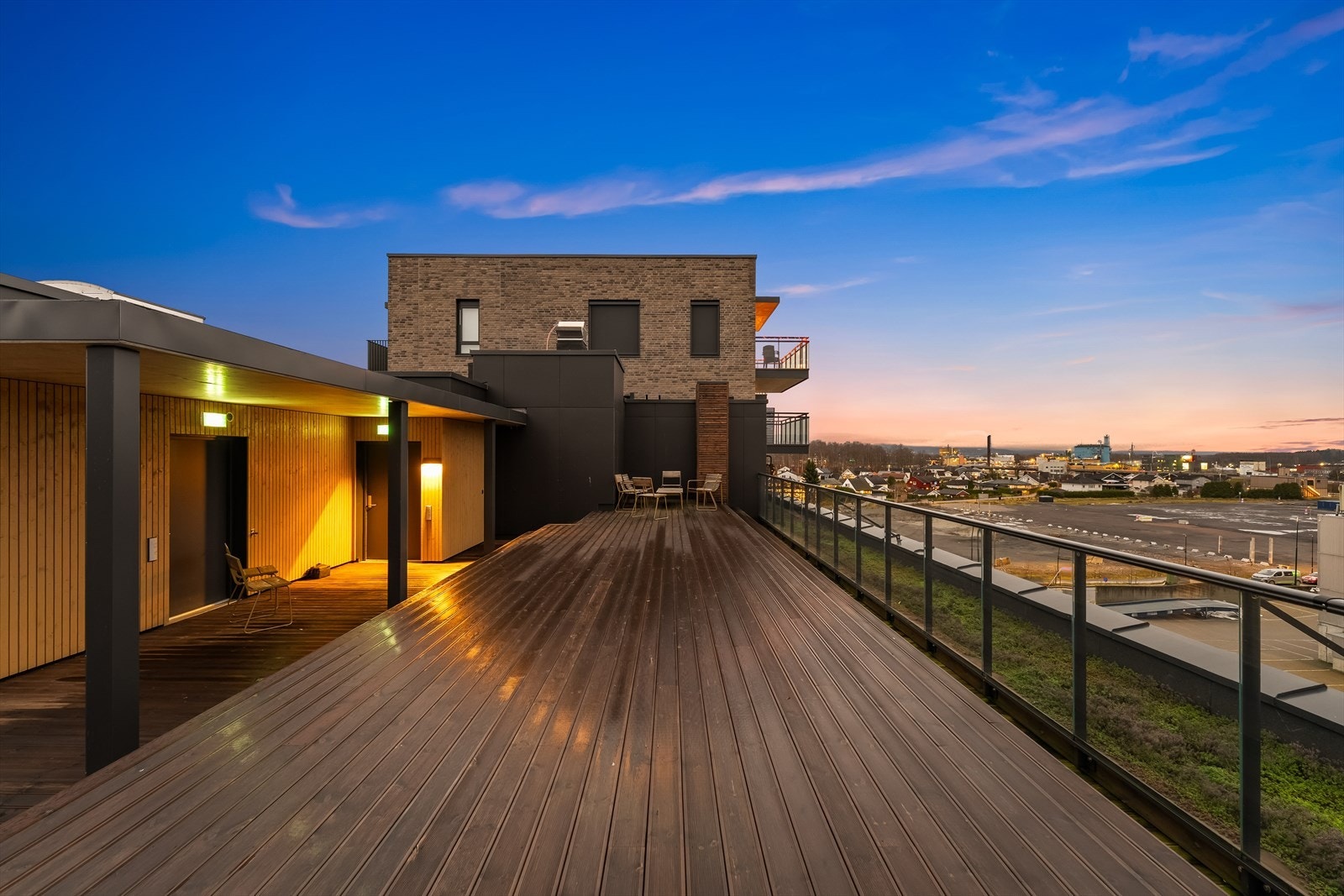 Sommerdagene kan også tilbringes på en felles takterrasse med panoramautsikt. Galleribilde