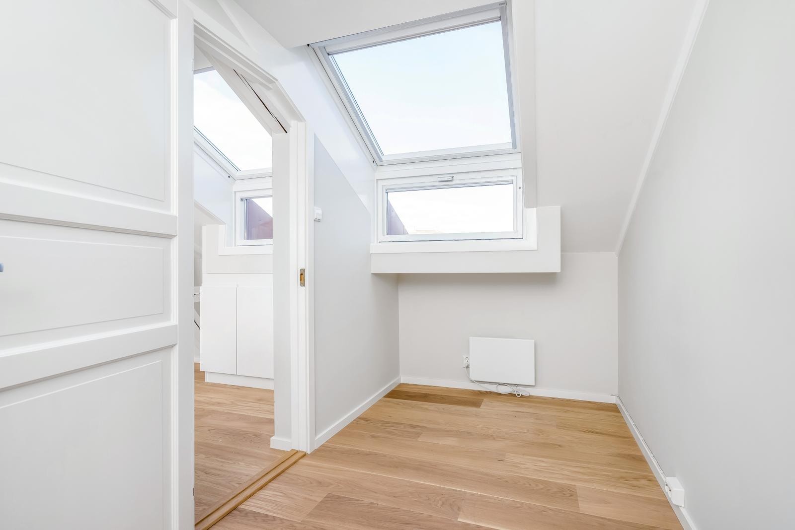 Soverom med plass til dobbeltseng Galleribilde