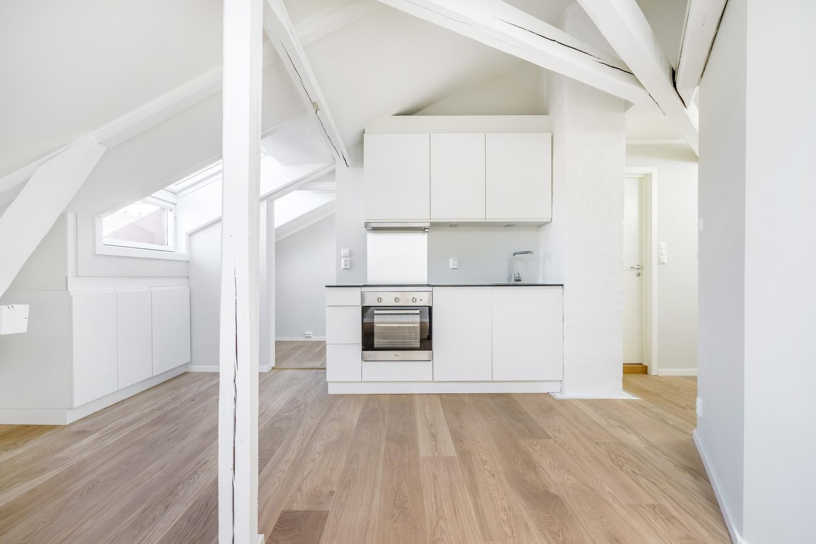 Fra stue mot kjøkken - nyoppusset januar 2017 Galleribilde