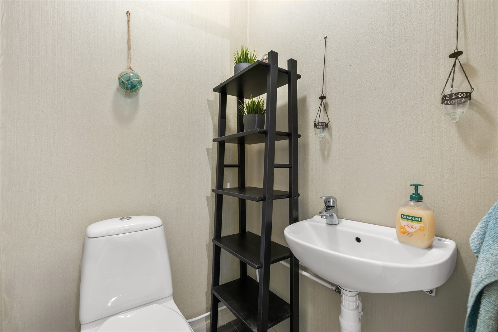 Separat toalett fra baderommet er på 1m² Galleribilde