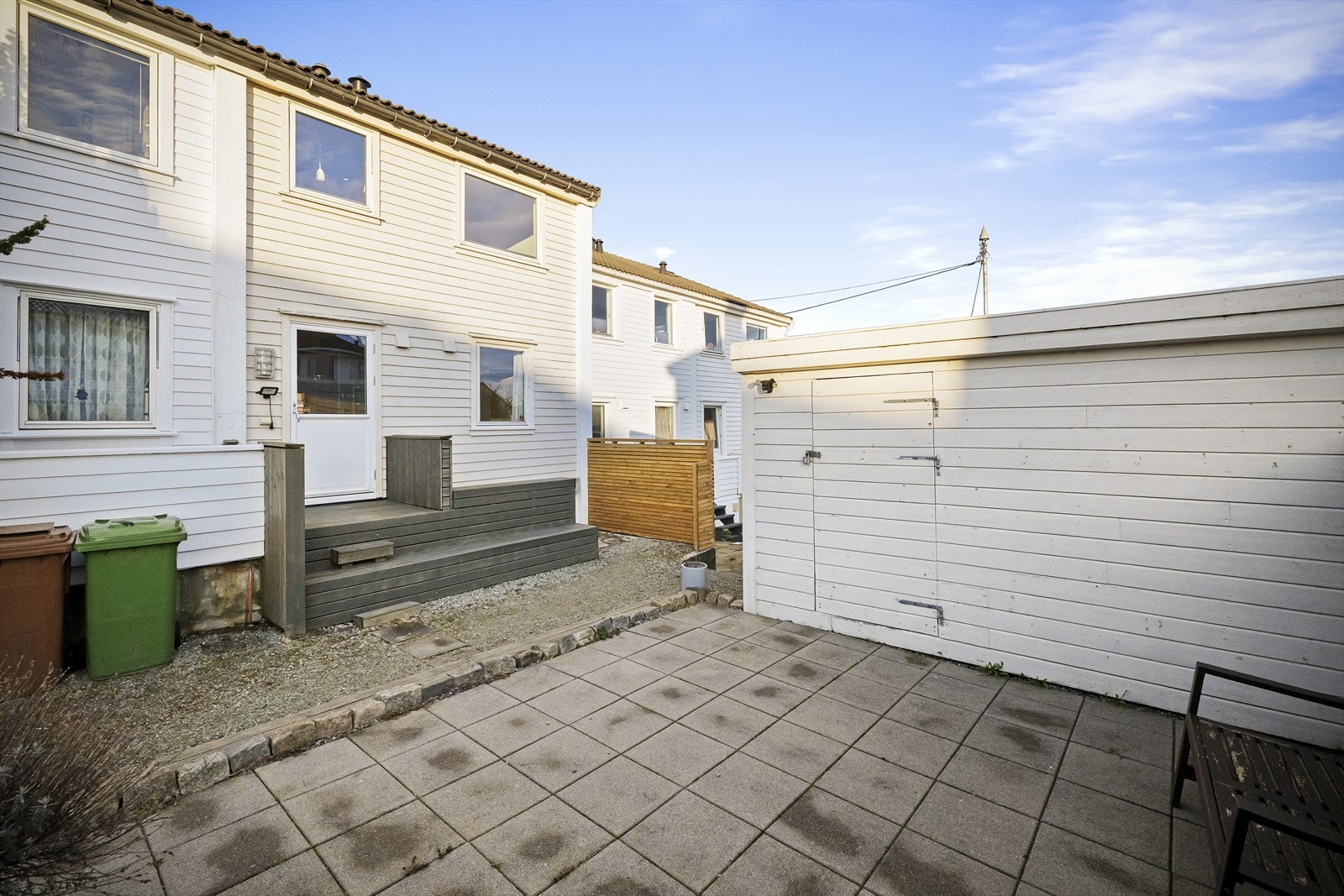 Den ene av to utvendige boder. Denne i bakkant med parkeringen Galleribilde