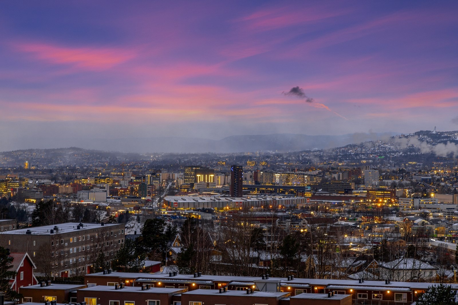 Utsikten strekker seg helt inn mot sentrumsbebyggelsen. Galleribilde