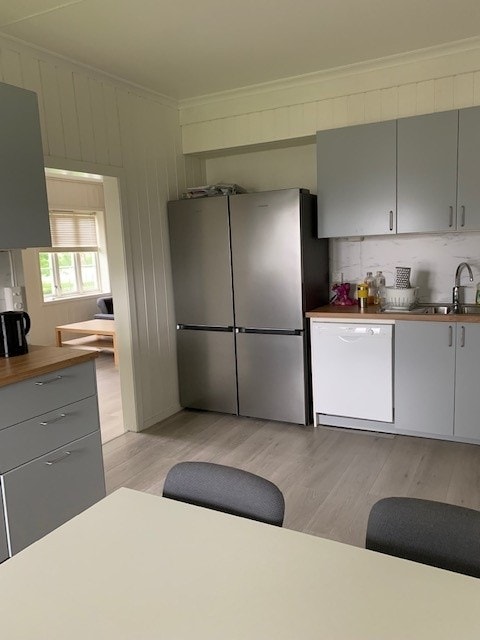 Kjøkken med hvitevarer Galleribilde