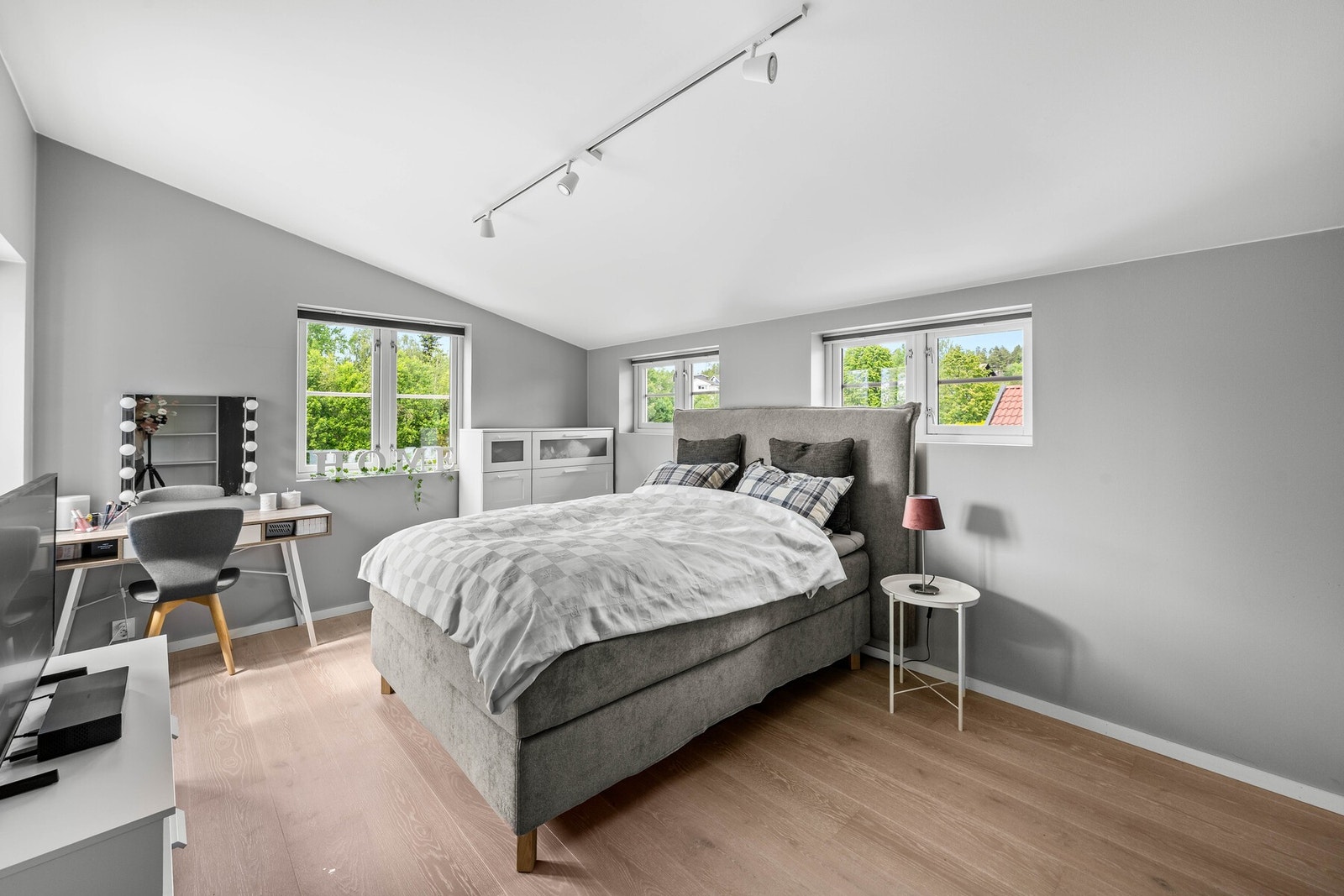 Rommets størrelse byr på gode møbleringsmuligheter. Galleribilde