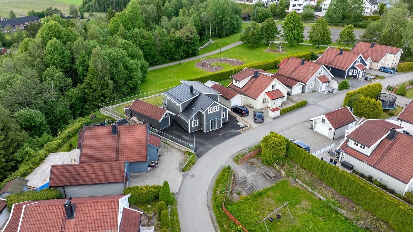Her bor du i et hyggelig og svært familievennlig boligfelt. Galleribilde