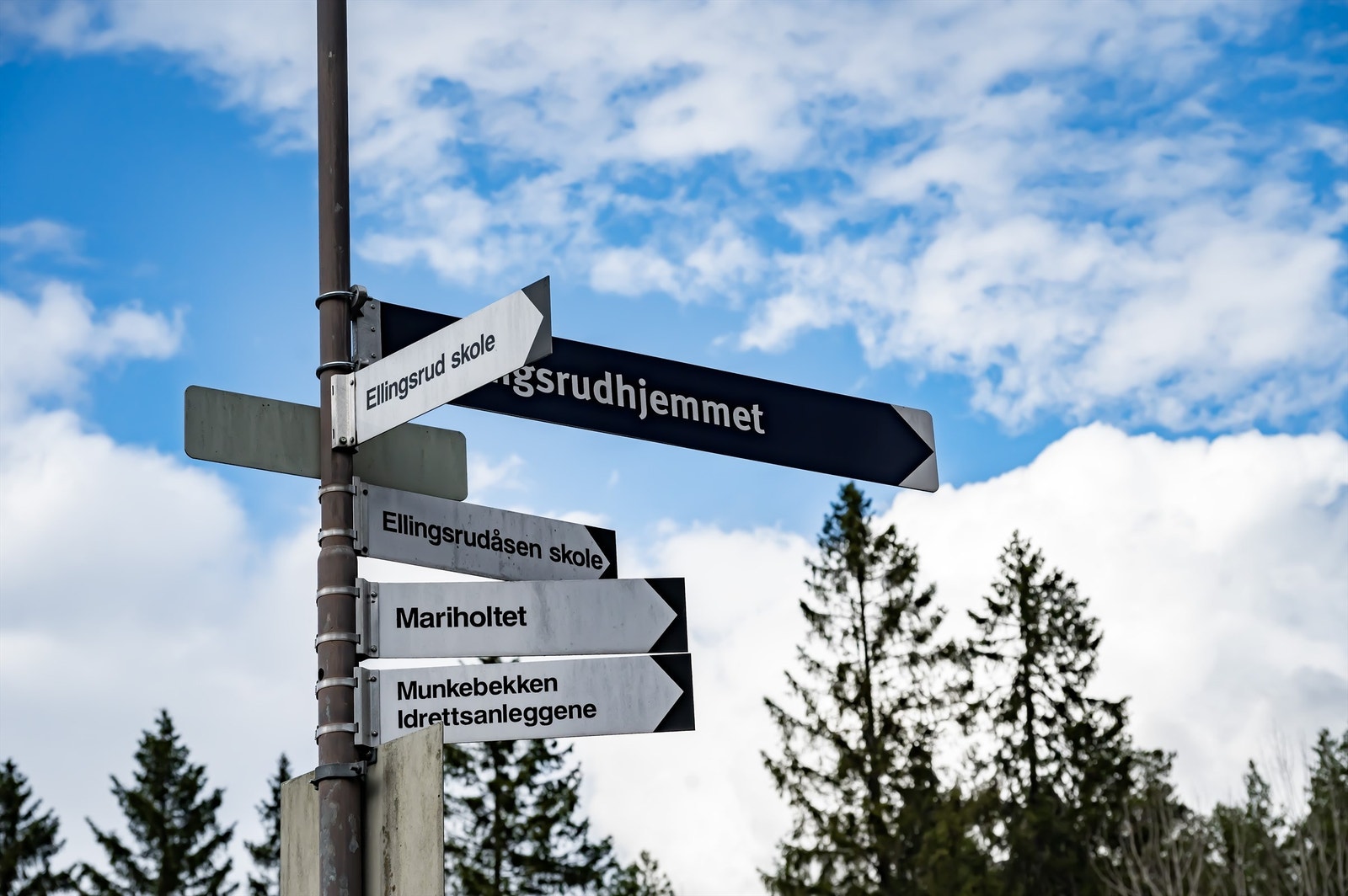 Herfra er det kort vei til både skoler, idrettsanlegg og utfartssteder som Mariholtet. Galleribilde