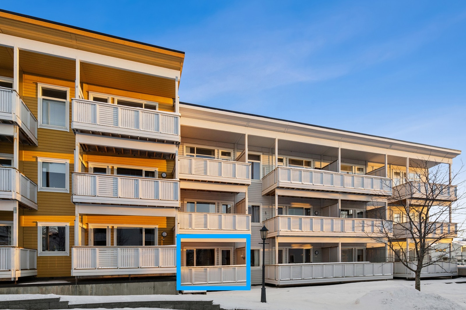 Leiligheten ligger i byggets 1. etasje med enkel adkomst. Galleribilde