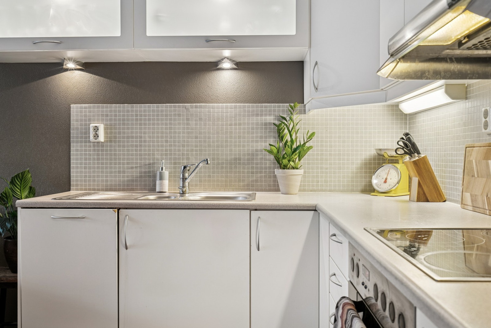 Stilren innredning som gir er tidløst og moderne uttrykk. Galleribilde