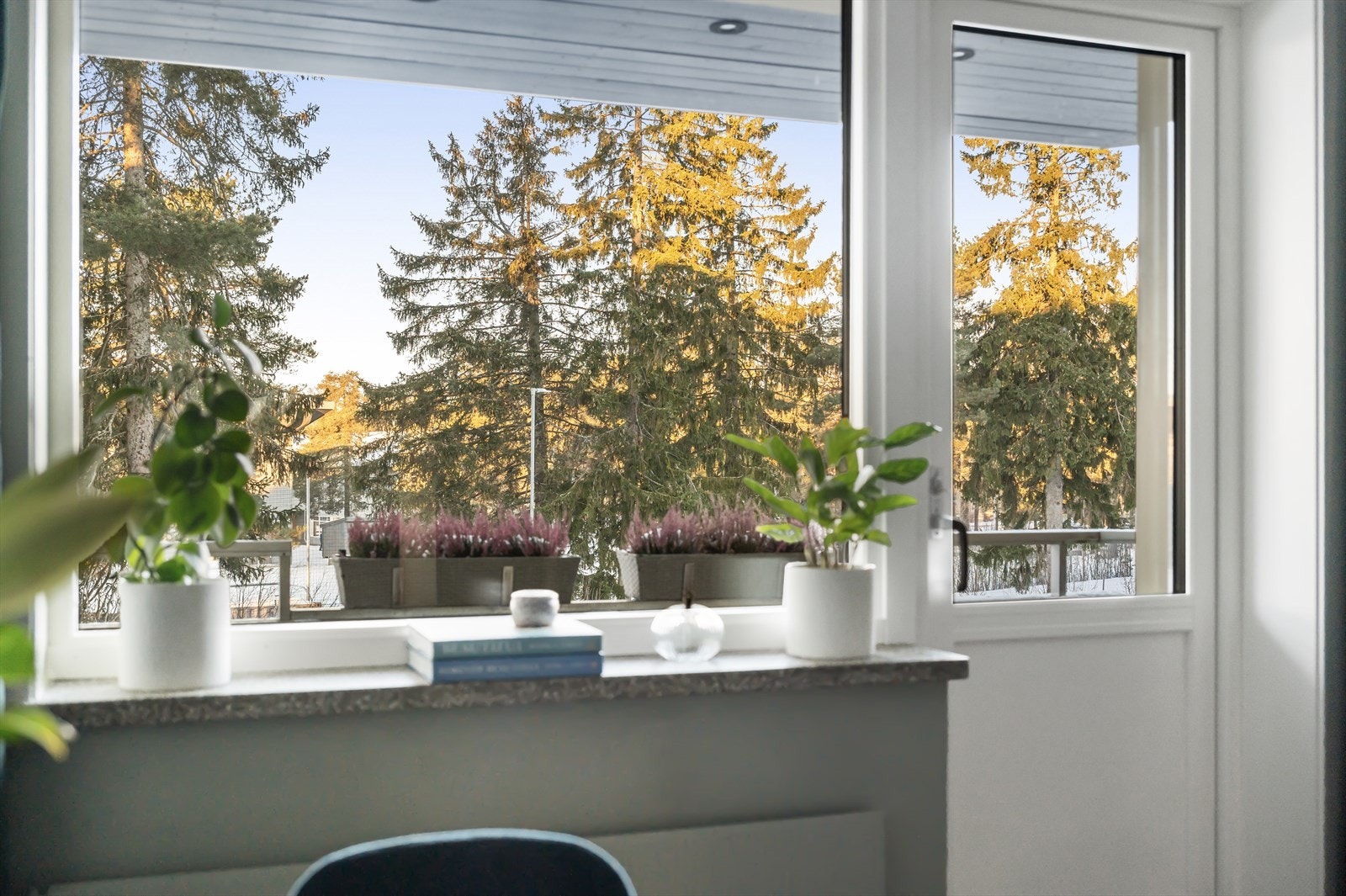 Her kan du nyte livet i rolige omgivelser, enten du ønsker å slappe av med en bok, nyte et måltid ute eller bare trekke deg tilbake etter en lang dag. Galleribilde