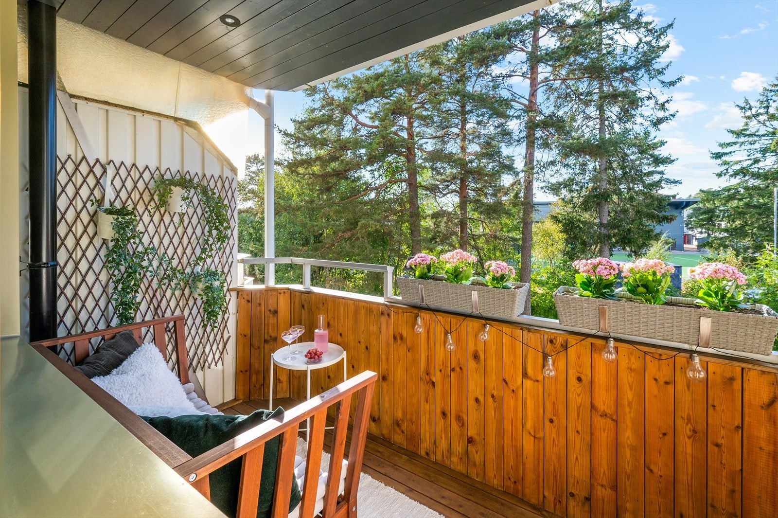 Balkongen er vestvendt med god plass til utemøbler og grill. Galleribilde