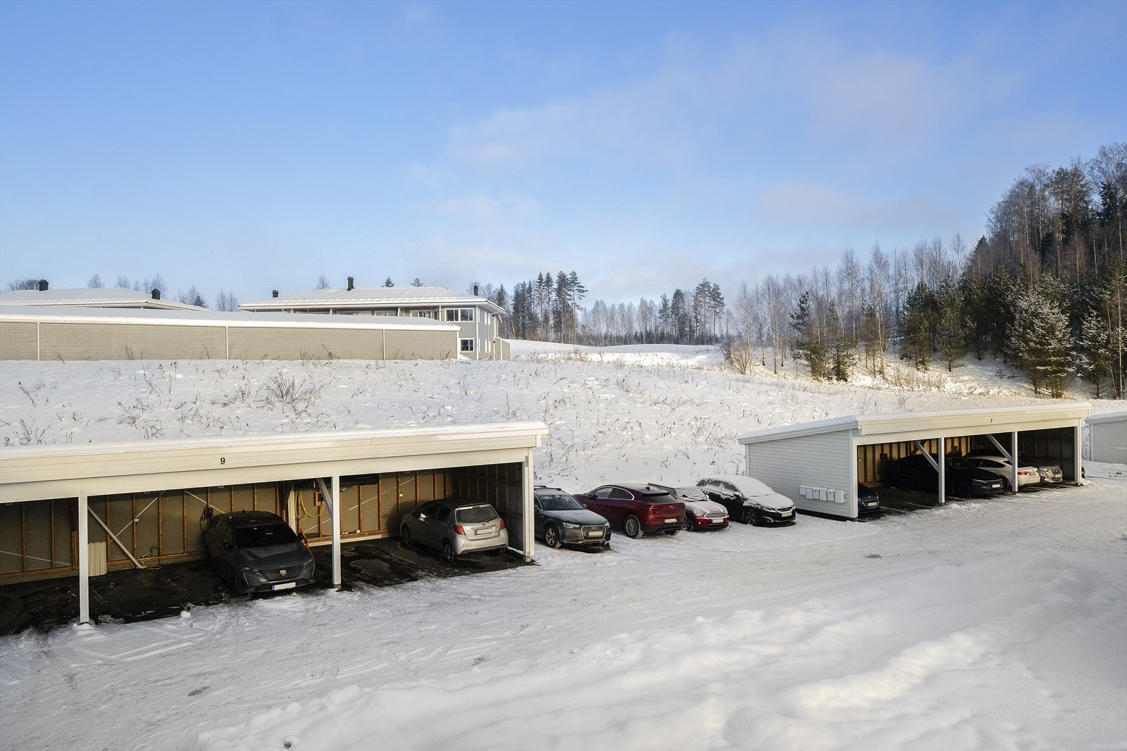 Leiligheten disponerer en plass i carportanlegget Galleribilde