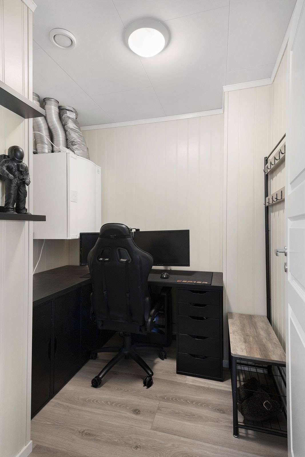 I tillegg er det en teknisk bod med god plass Galleribilde