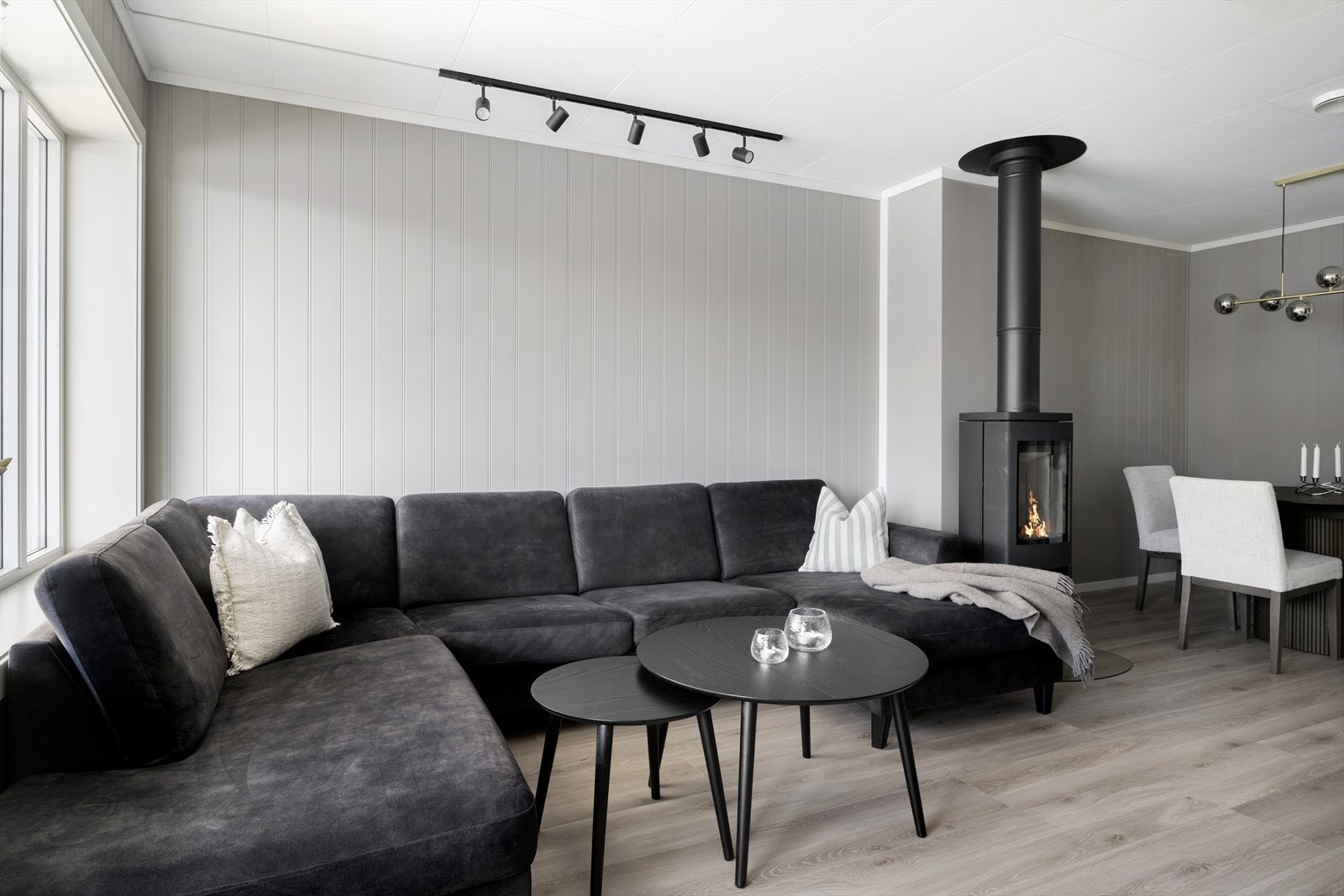 Fra stuen er det utgang til balkongen Galleribilde