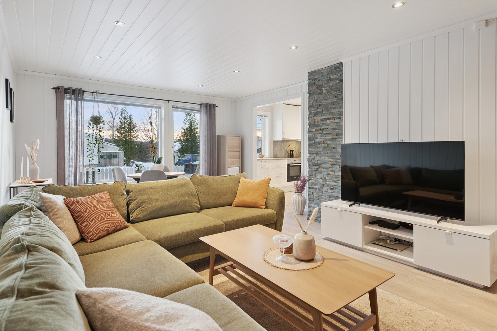 Stuen har god plass til møblering. Galleribilde