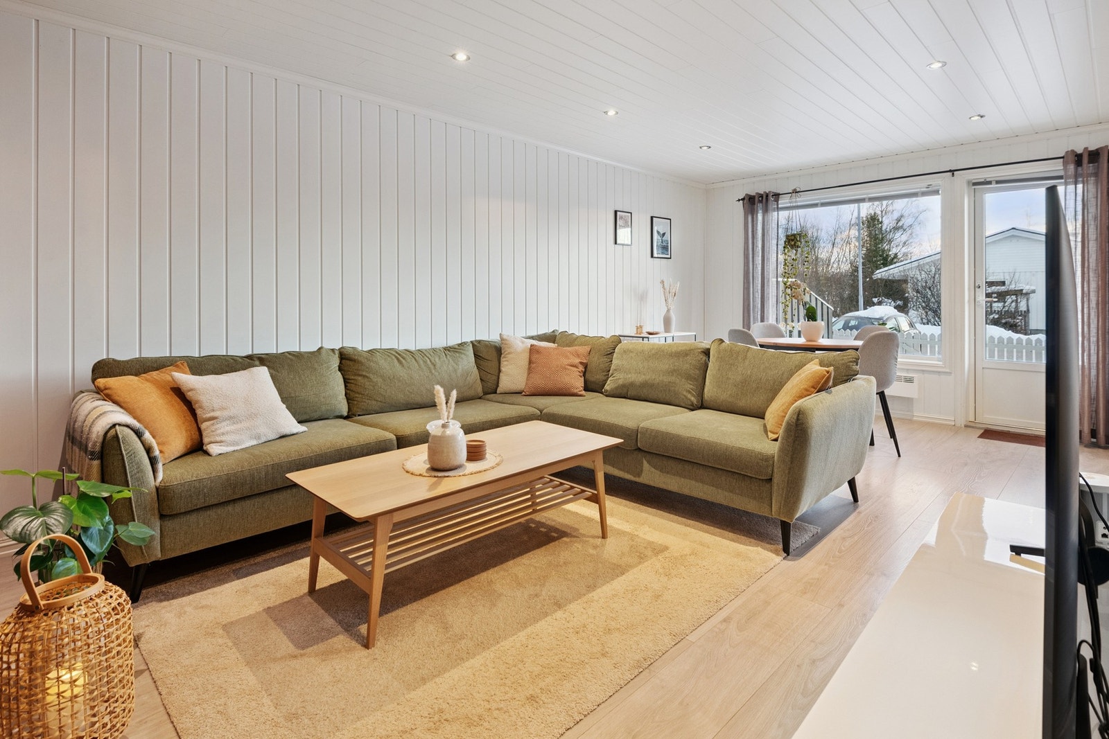 Stuen er lys og innbydende. Galleribilde