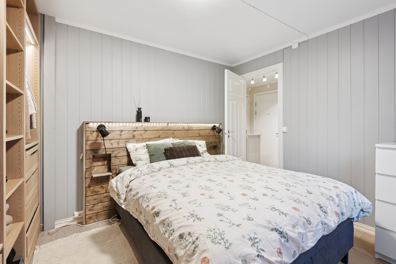 Soverommet har plass til dobbeltseng og garderobeløsning. Galleribilde