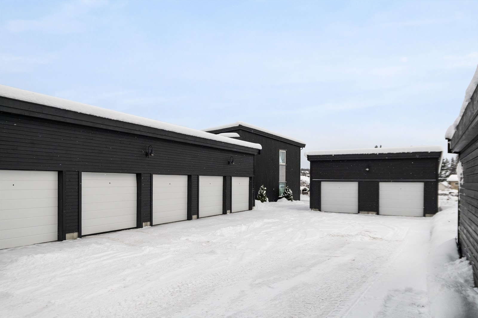 Garasjer tilknyttet andelene med bod. Galleribilde