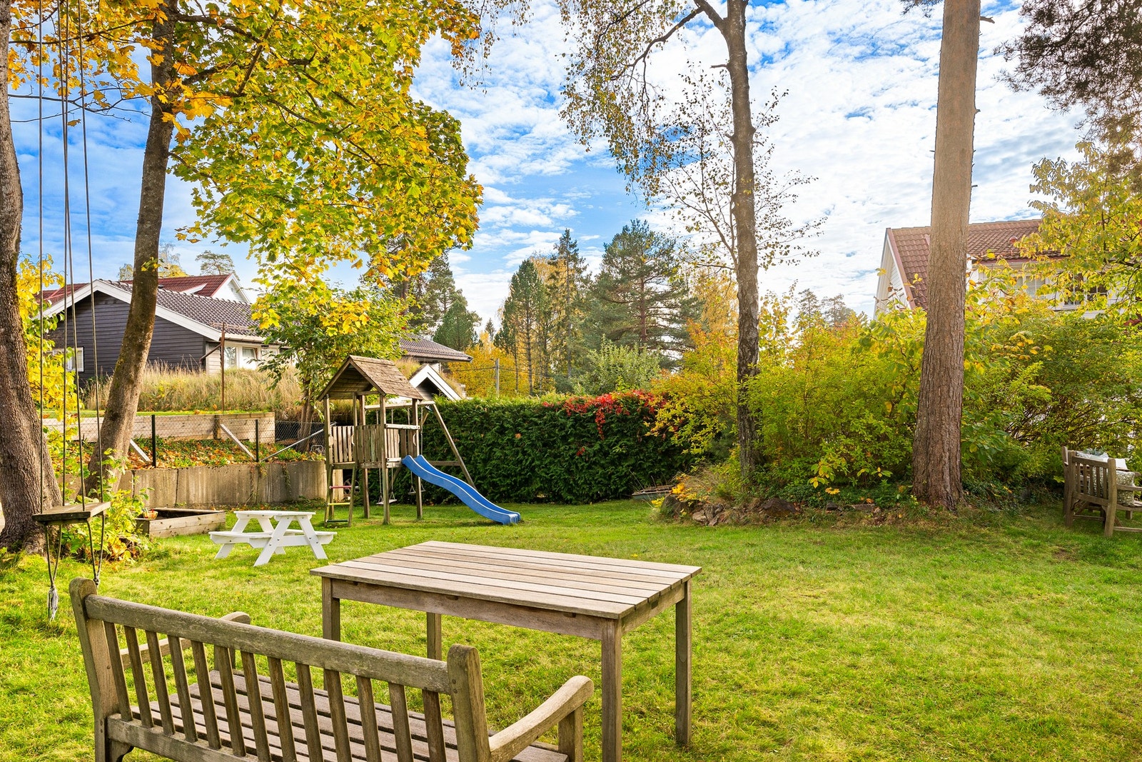 Boligen ligger usjenert og tilbaketrukket i rolige omgivelser med hyggelige fellesarealer. Galleribilde