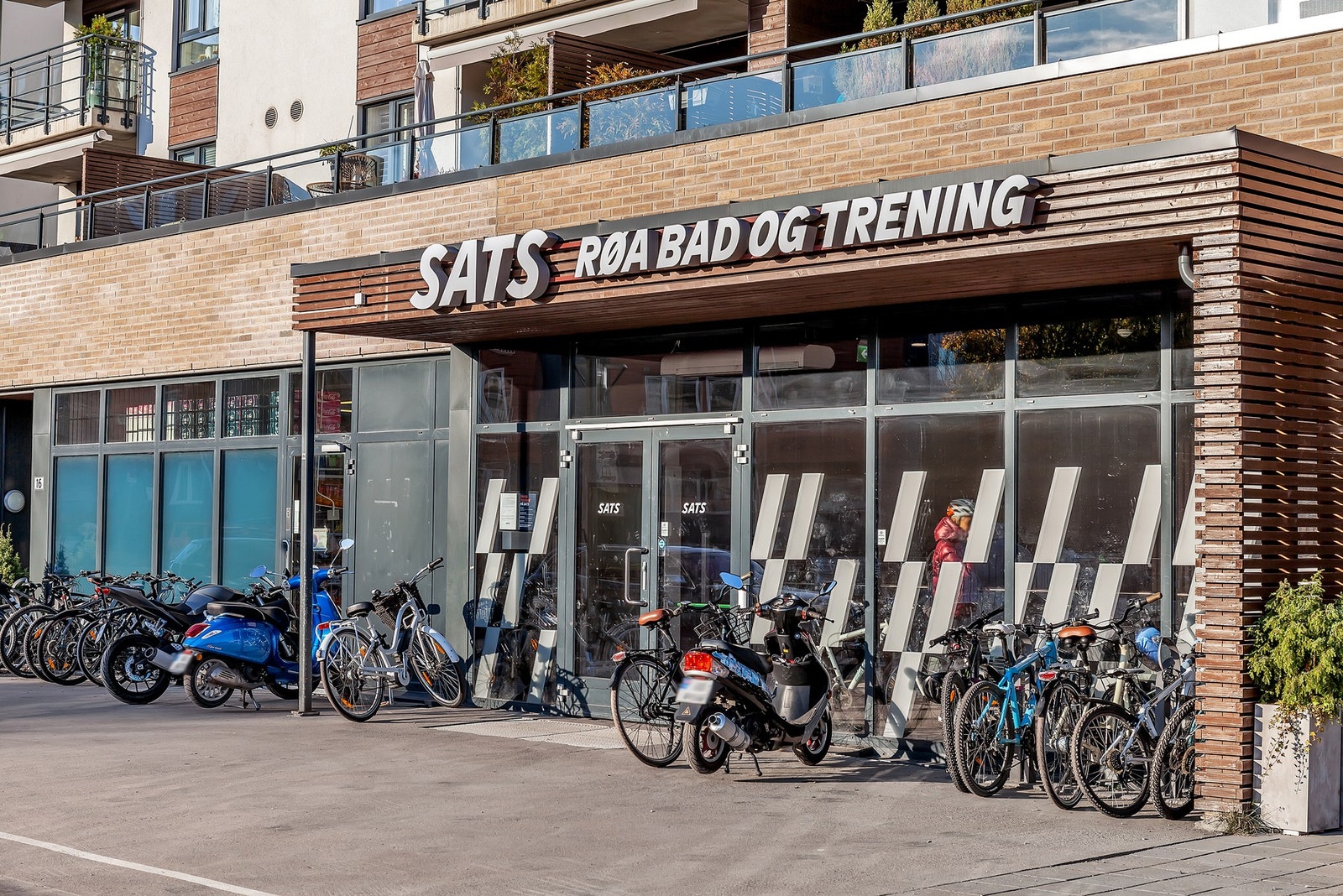 På Røa finner du også SATS/Røabadet, som tilbyr utmerkede treningsfasiliteter og svømmebasseng. Galleribilde