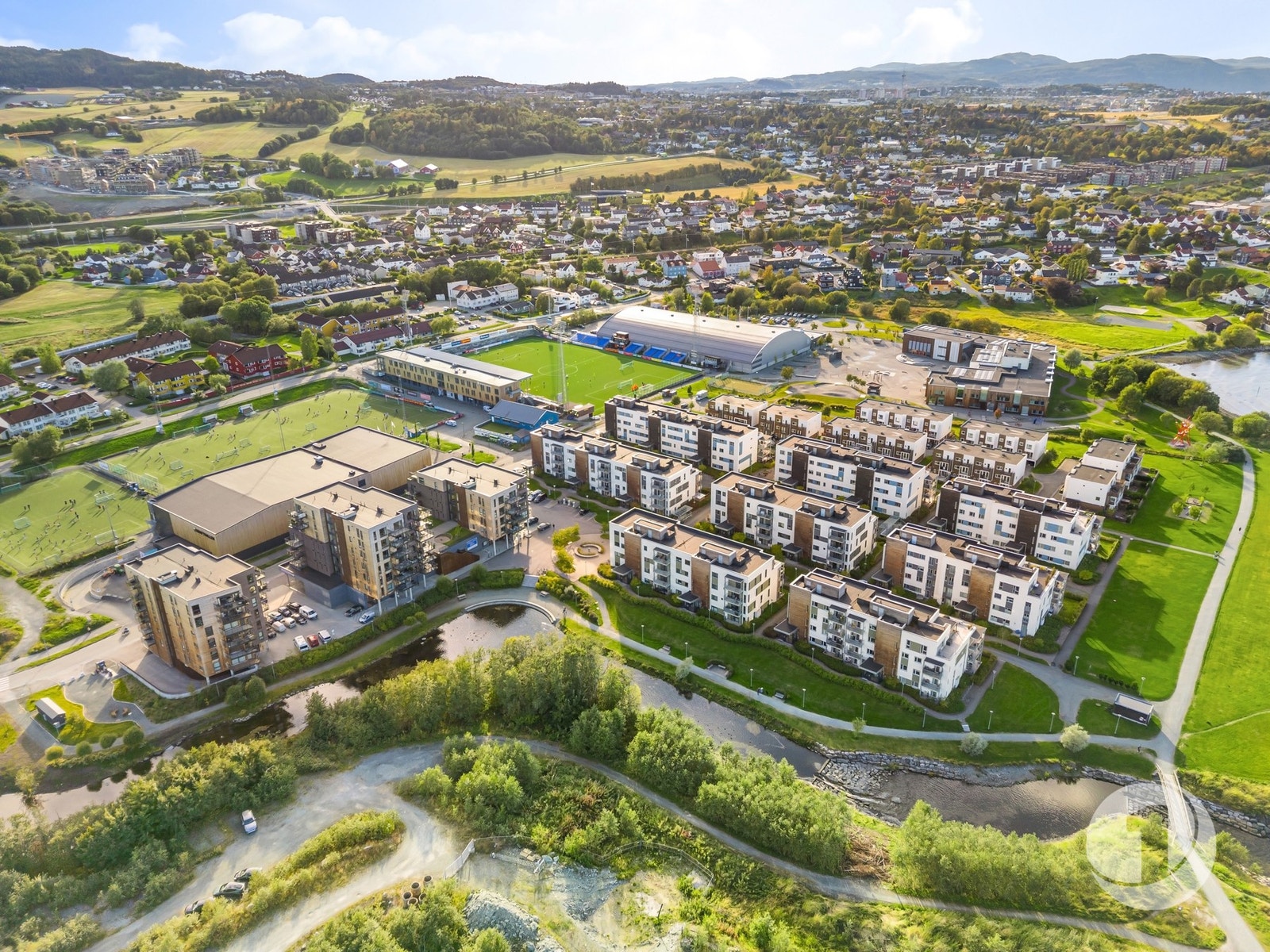 Leiligheten ligger i et veletablert og ettertraktet området i Ranheimsfjæra. Galleribilde