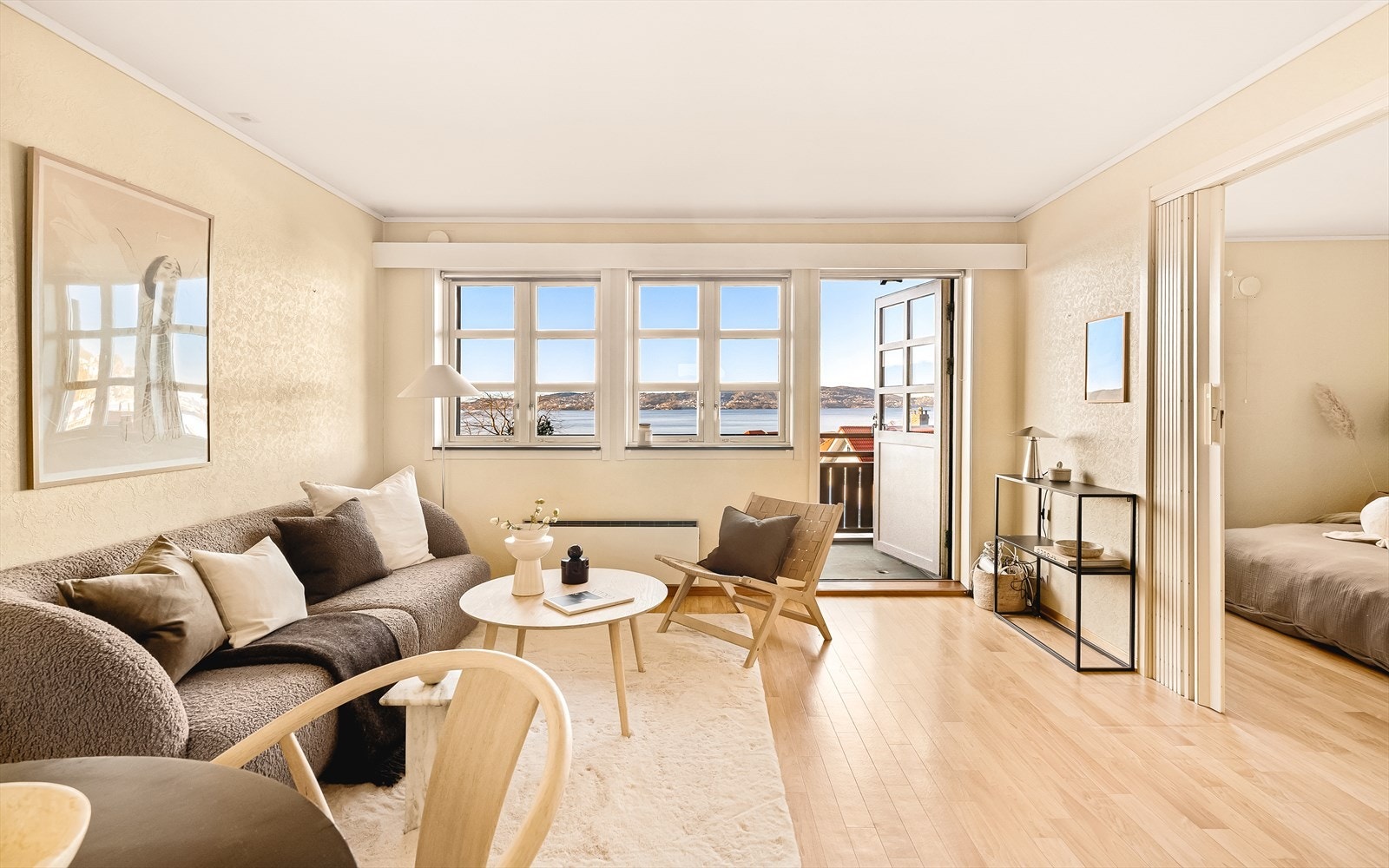 Leiligheten er velholdt. Det er noe behov for oppgradering/modernisering, og utgangspunktet er veldig godt for å skape et trivelig hjem. Galleribilde