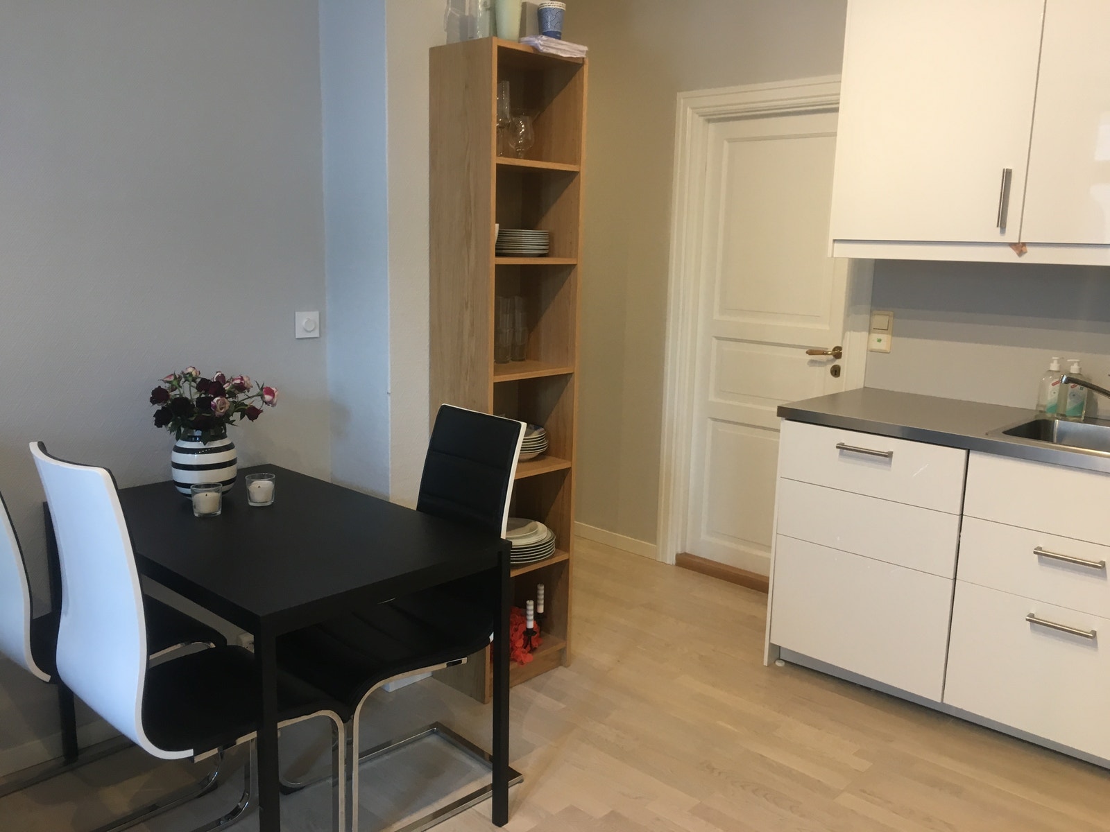 Kjøkken med spiseplass Galleribilde