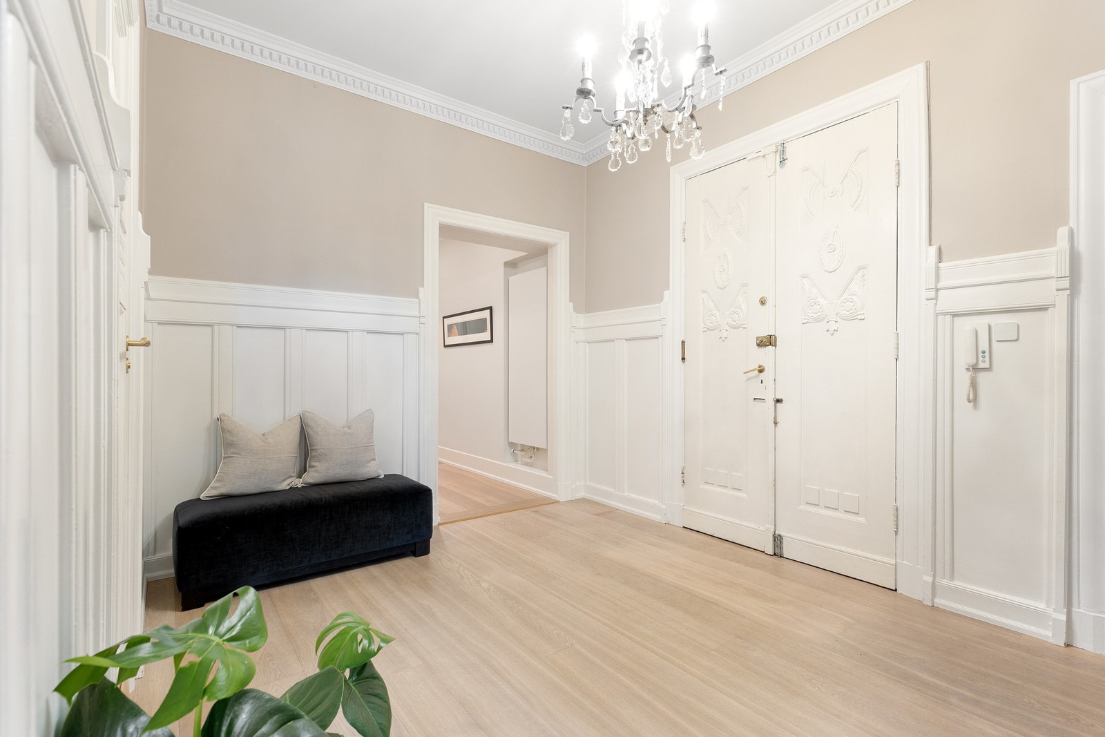 Romslig inngangsparti Galleribilde