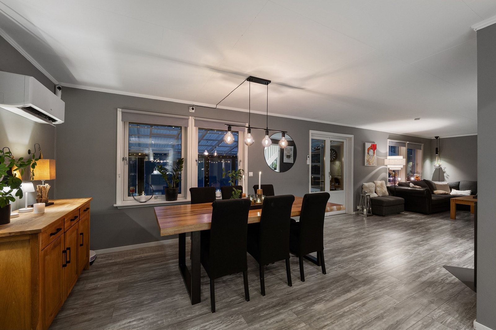 Oppussing er i senere år utført i nær samtlige rom. De fleste ble samtidig oppgradert med nytt laminatgulv, stuen inkludert. Galleribilde