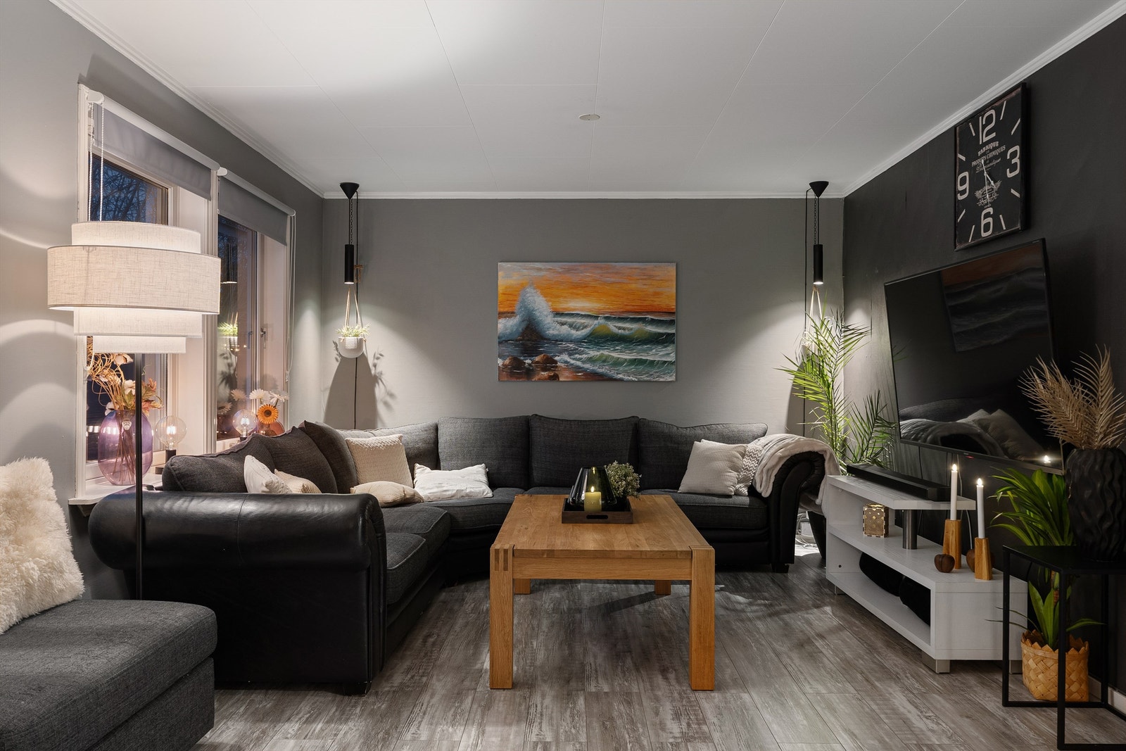 Et fjerde soverom kan skilles ut fra denne delen av stuen, i tråd med den opprinnelige romløsningen. Galleribilde