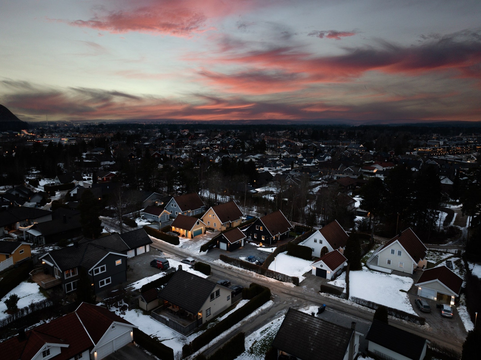 Bogringen er en rolig gate, uten gjennomkjøringsmulighet for bil. Rett i nærheten finnes både barnehager, barneskole og lysløype. Galleribilde