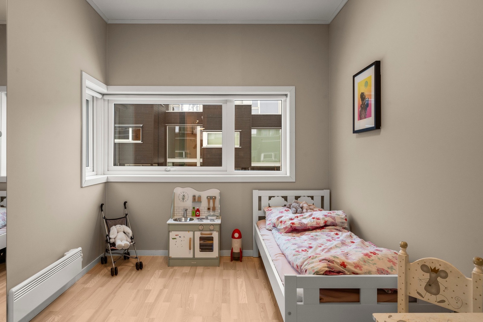 Soverom 3 med godt lysinnslipp. Galleribilde