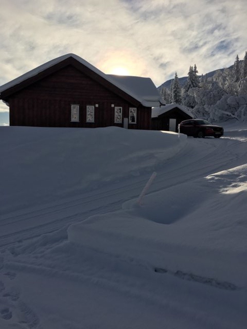 Hytta i vinterdrakt Galleribilde