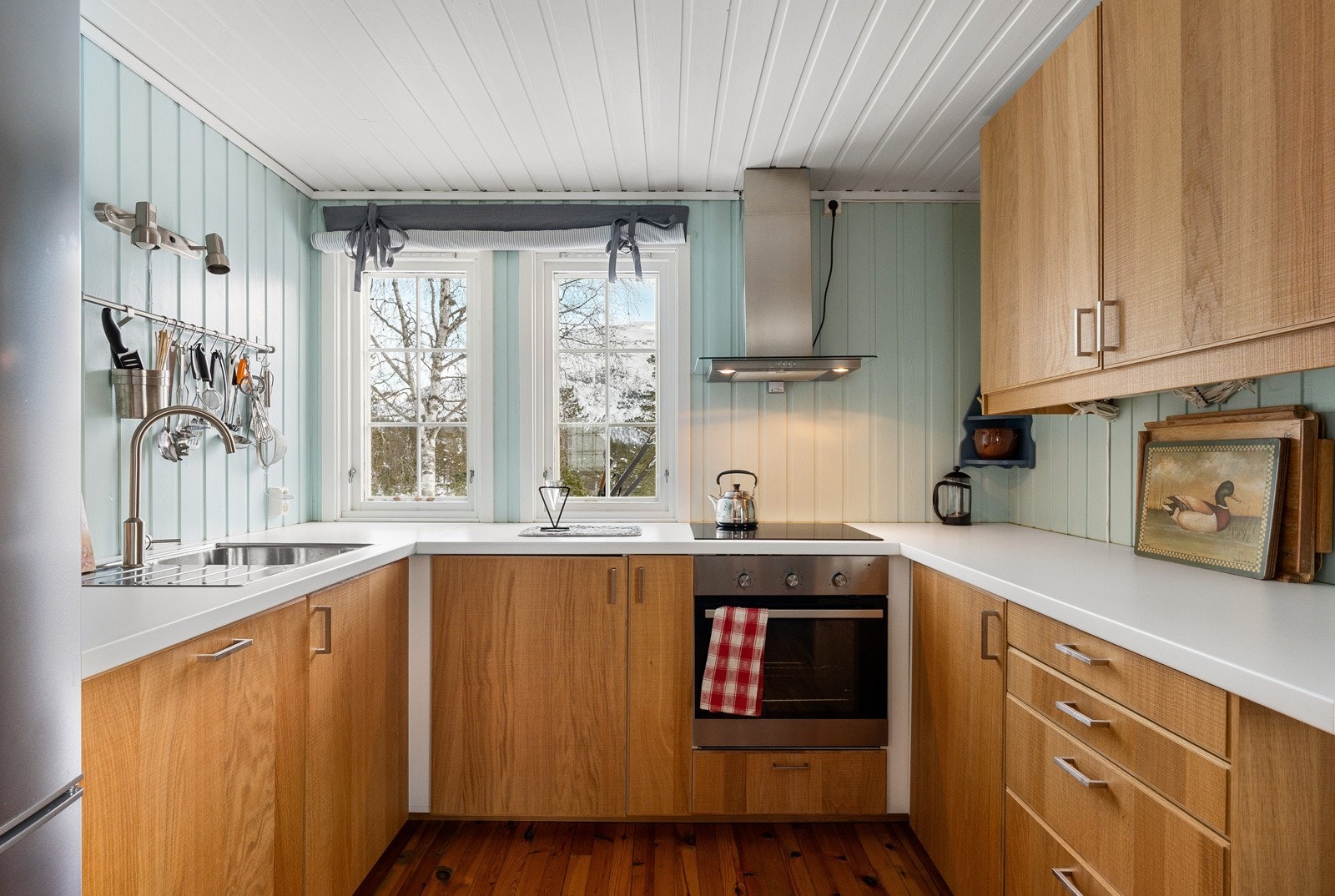 Trivelig kjøkken og god plass til å lage mat. Galleribilde