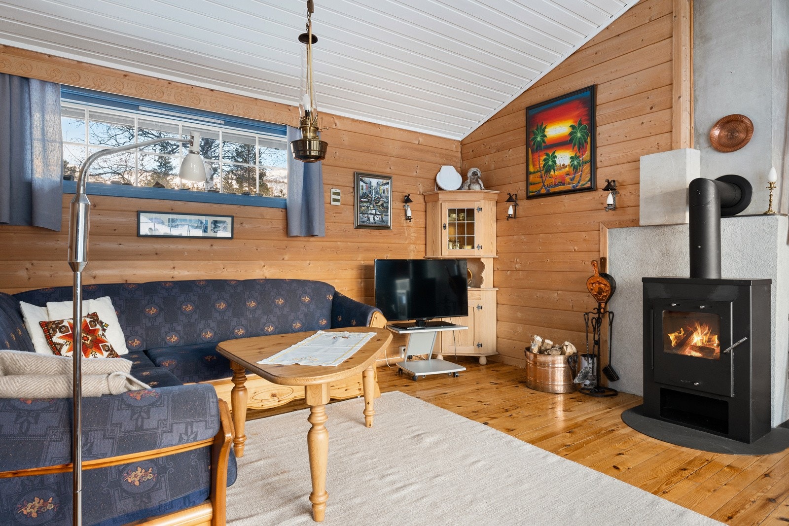 Vedovn som gir god varme til hytten. Galleribilde