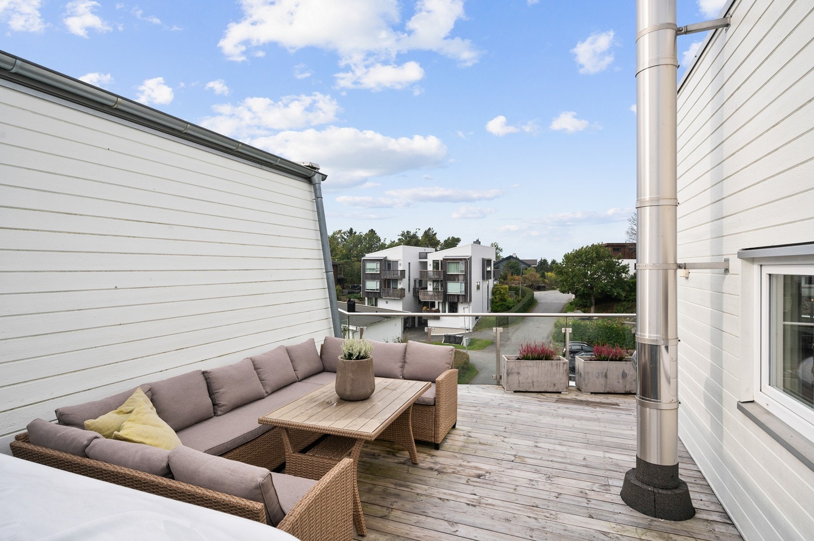 Usjenert og vestvendt uterom Galleribilde