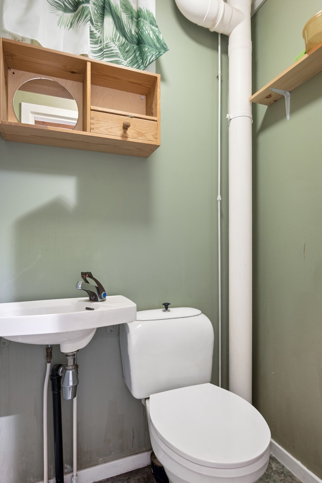 Toalettrom i underetasjen Galleribilde