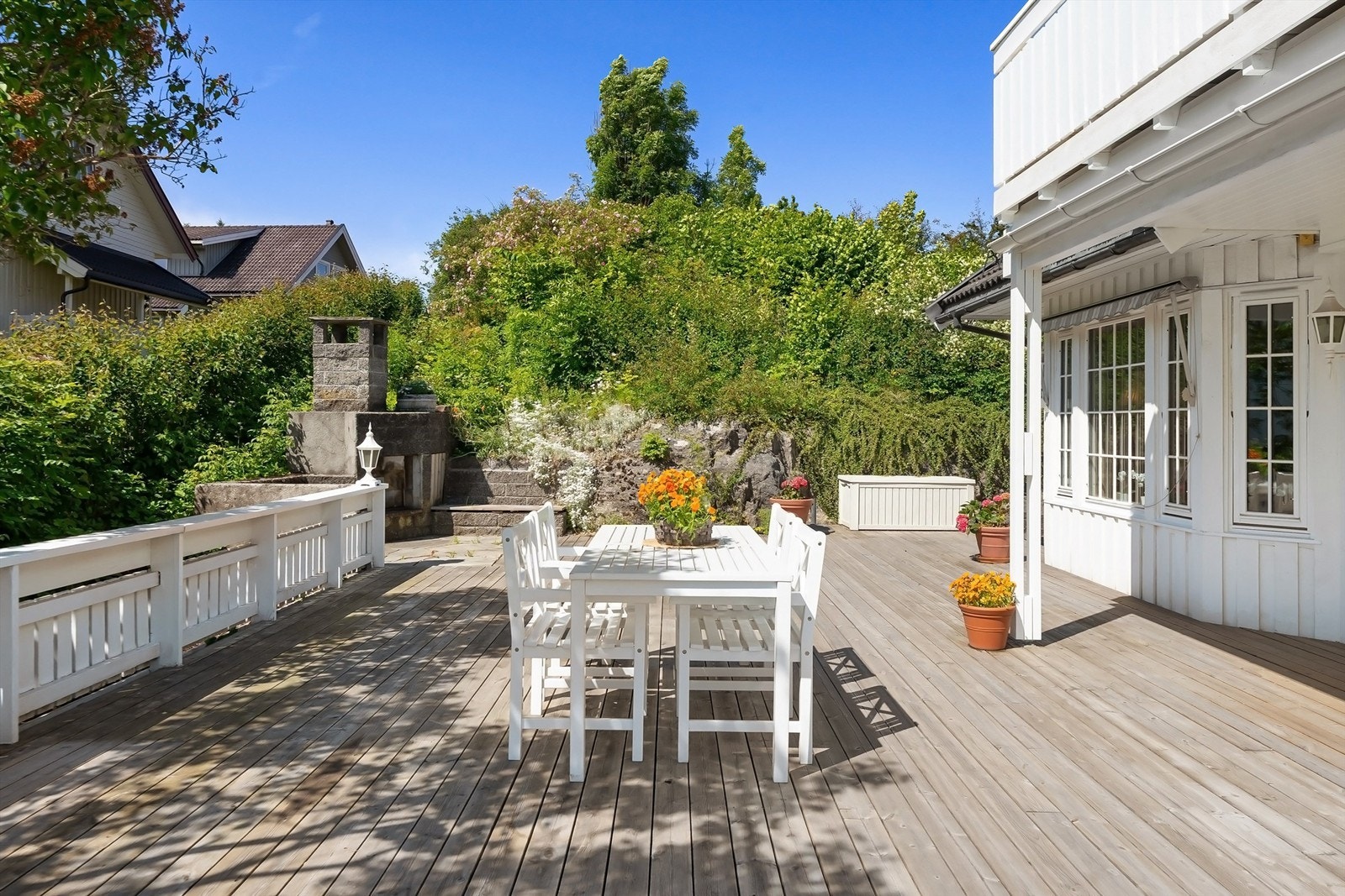 Området byr på et godt utvalg av fritidsaktiviteter for både store og små. Det er kort vei til Bærums- og Vestmarka, som byr på milevis med skiløyper om vinteren og flotte tur- og sykkelveier om sommeren Galleribilde