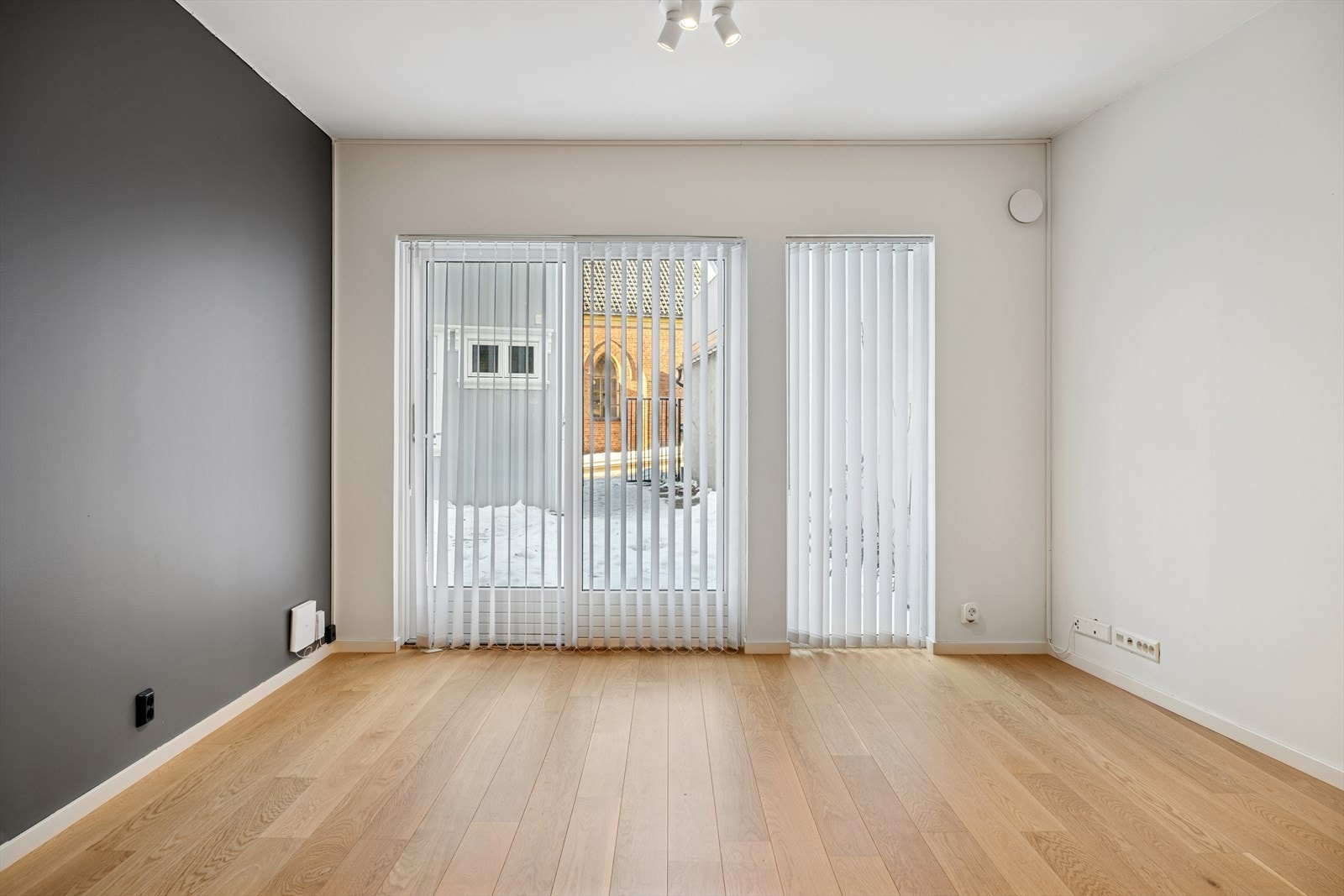 Fra stuen utgang til felles bakgård Galleribilde