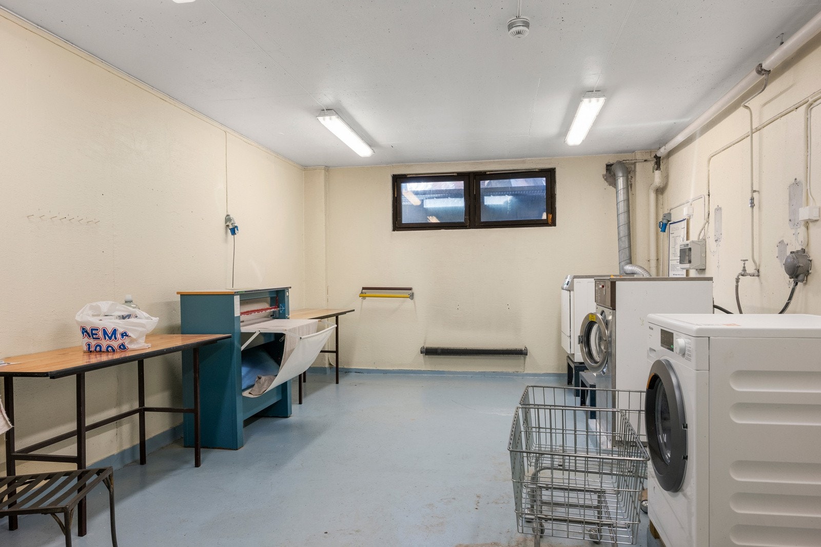 Felles vaskeri i kjeller. Galleribilde
