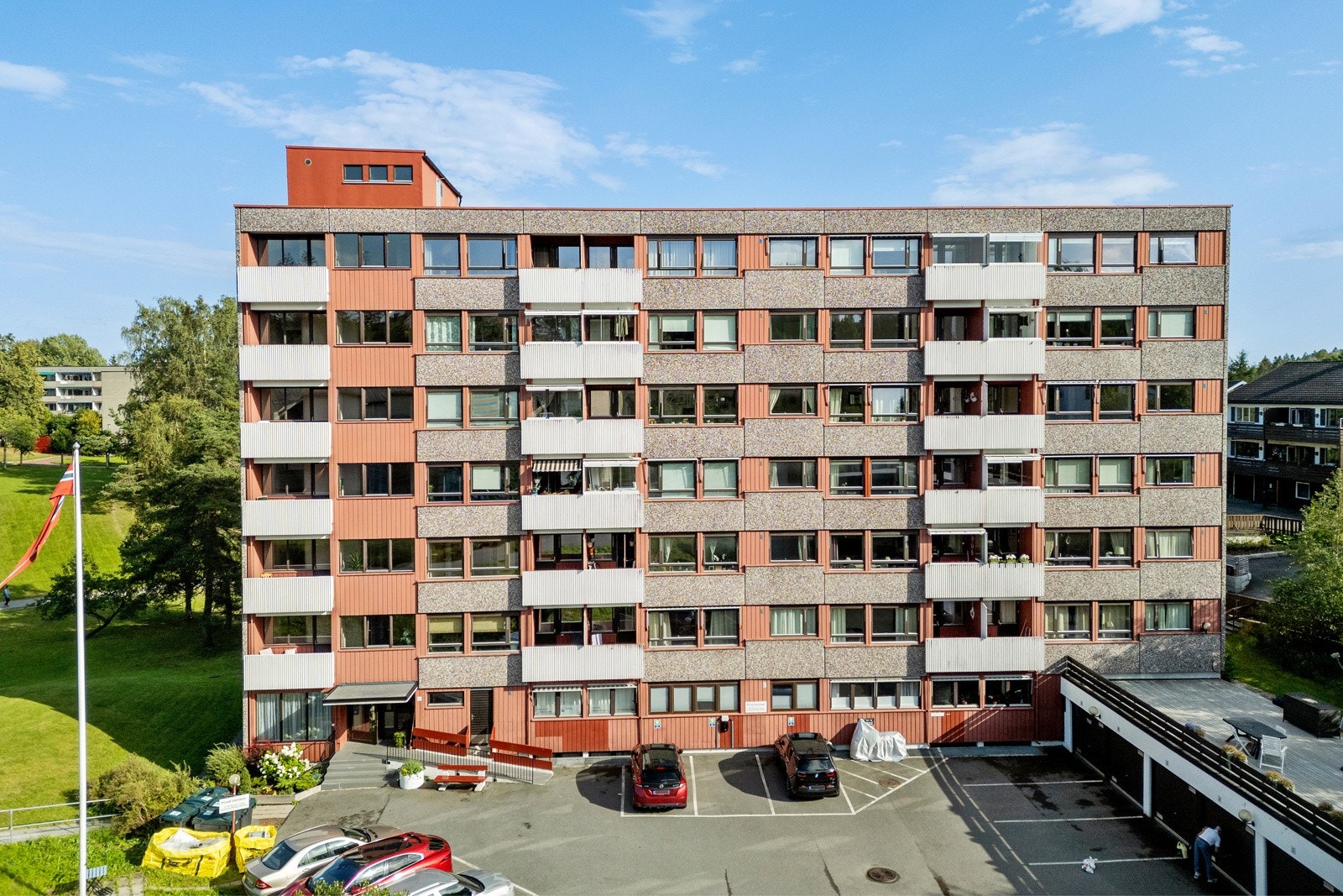 Leiligheten som selges ligger i 2. etasje med nordvestvendt balkong og heis. Galleribilde